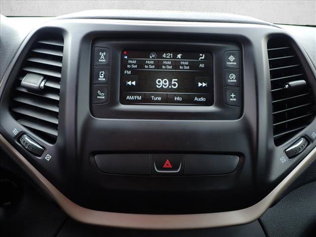Used 2015 Jeep Cherokee Latitude AWD/4WD image 16