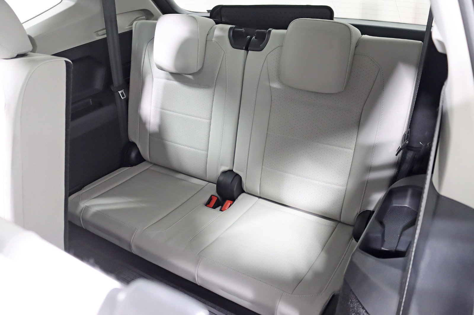 Used 2019 Volkswagen Tiguan SEL w/ 3rd Row Seat Package AWD/4WD image 28