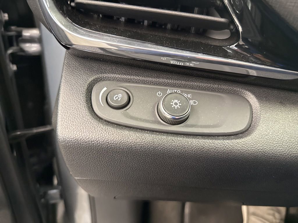 Certified 2025 Buick Envista Sport Touring FWD image 19