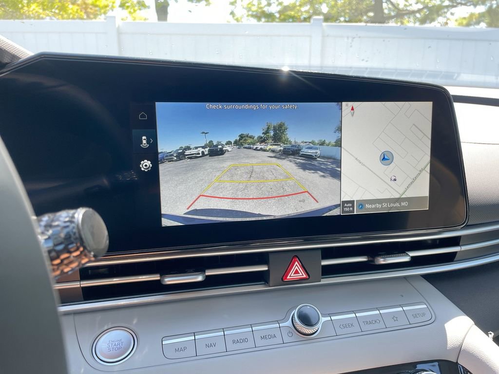 New 2025 Hyundai Elantra Limited image 42