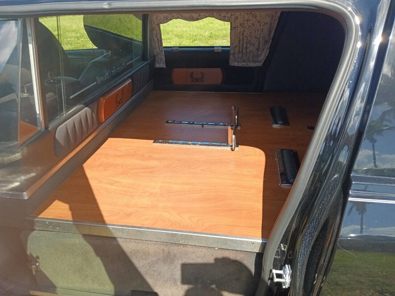 Used 2011 Cadillac DTS Limousine image 8