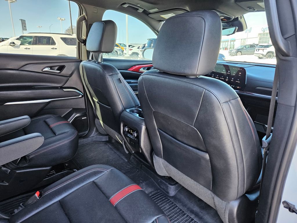 Used 2024 Chevrolet Traverse RS image 32