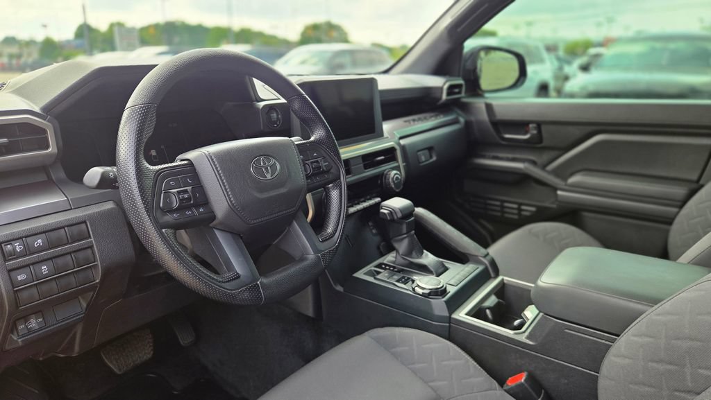 Used 2025 Toyota Tacoma SR5 AWD/4WD image 14