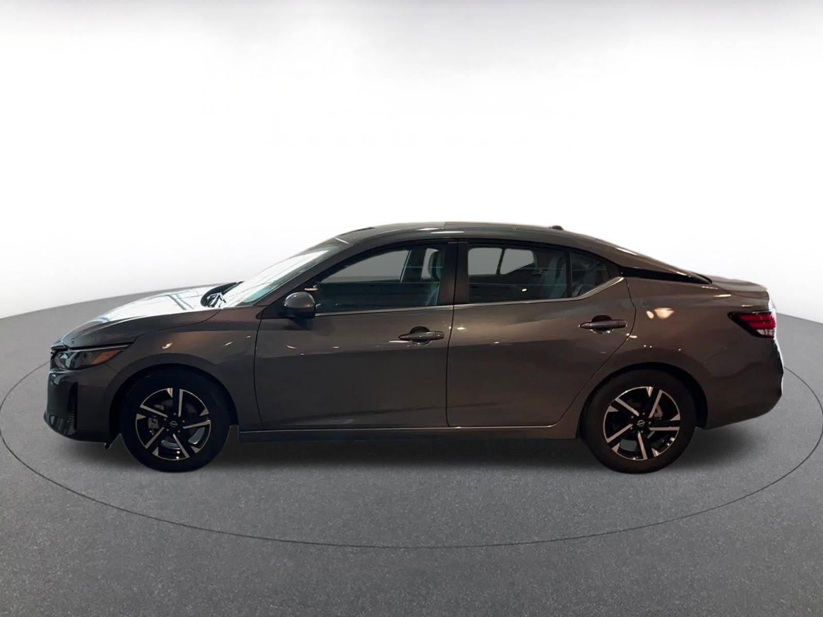 Used 2025 Nissan Sentra SV image 9