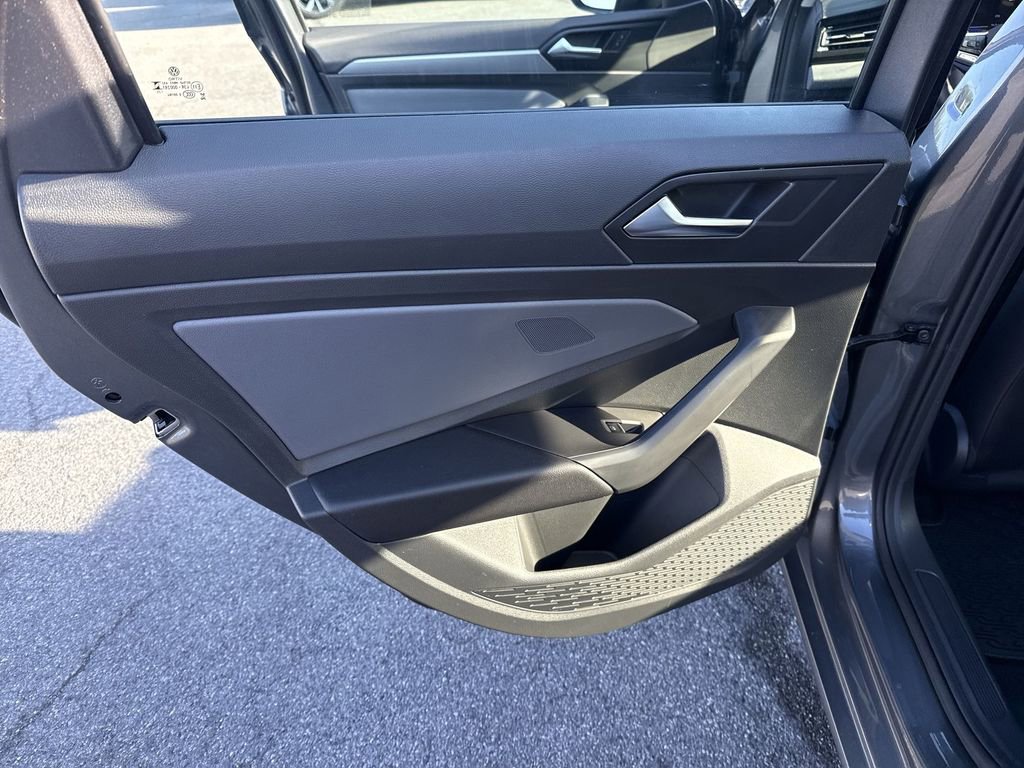 Used 2025 Volkswagen Jetta SE image 27