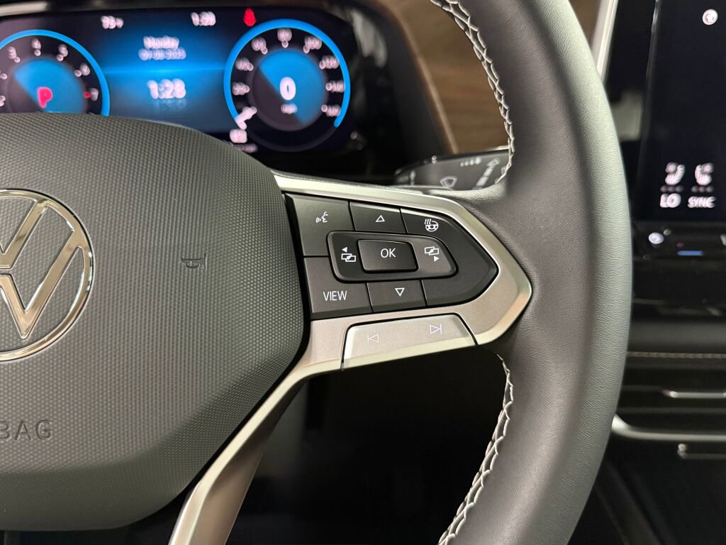 New 2026 Volkswagen Atlas SE image 14