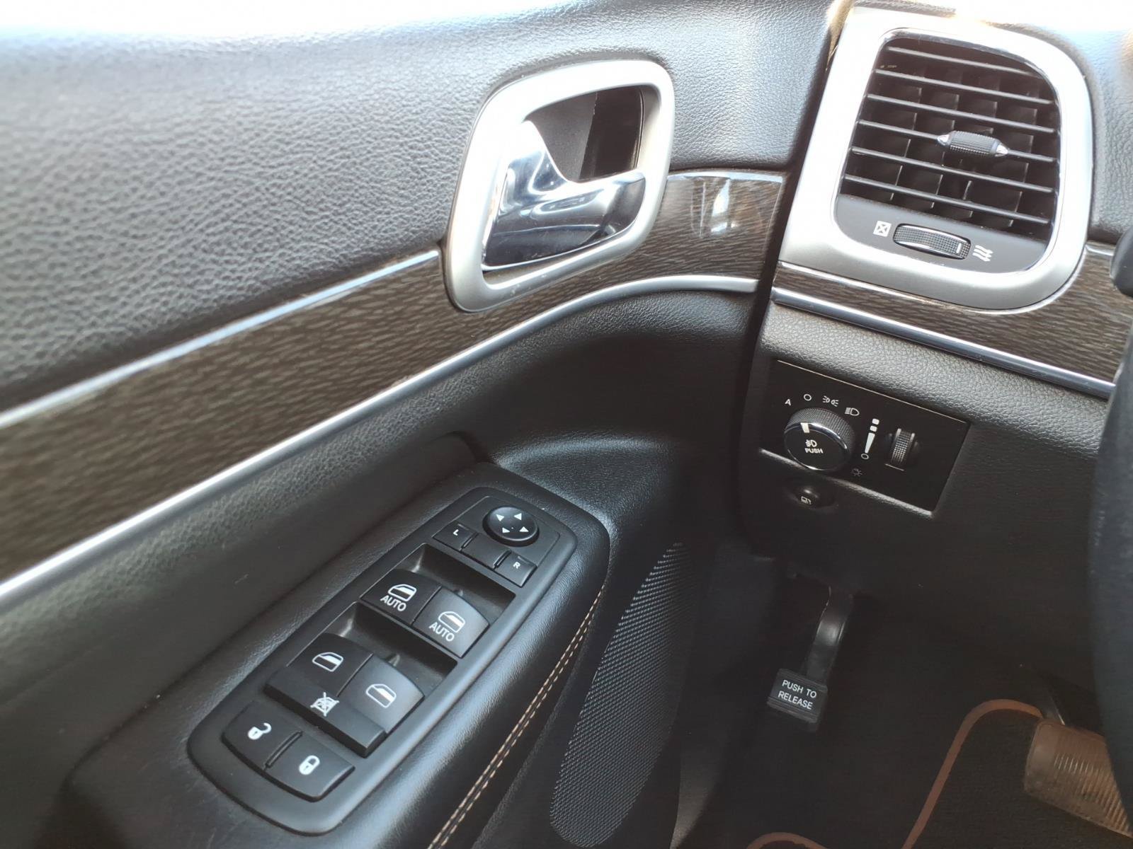 Used 2011 Jeep Grand Cherokee 70th Anniversary AWD/4WD image 19