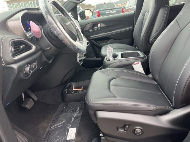 New 2026 Chrysler Pacifica Select image 11