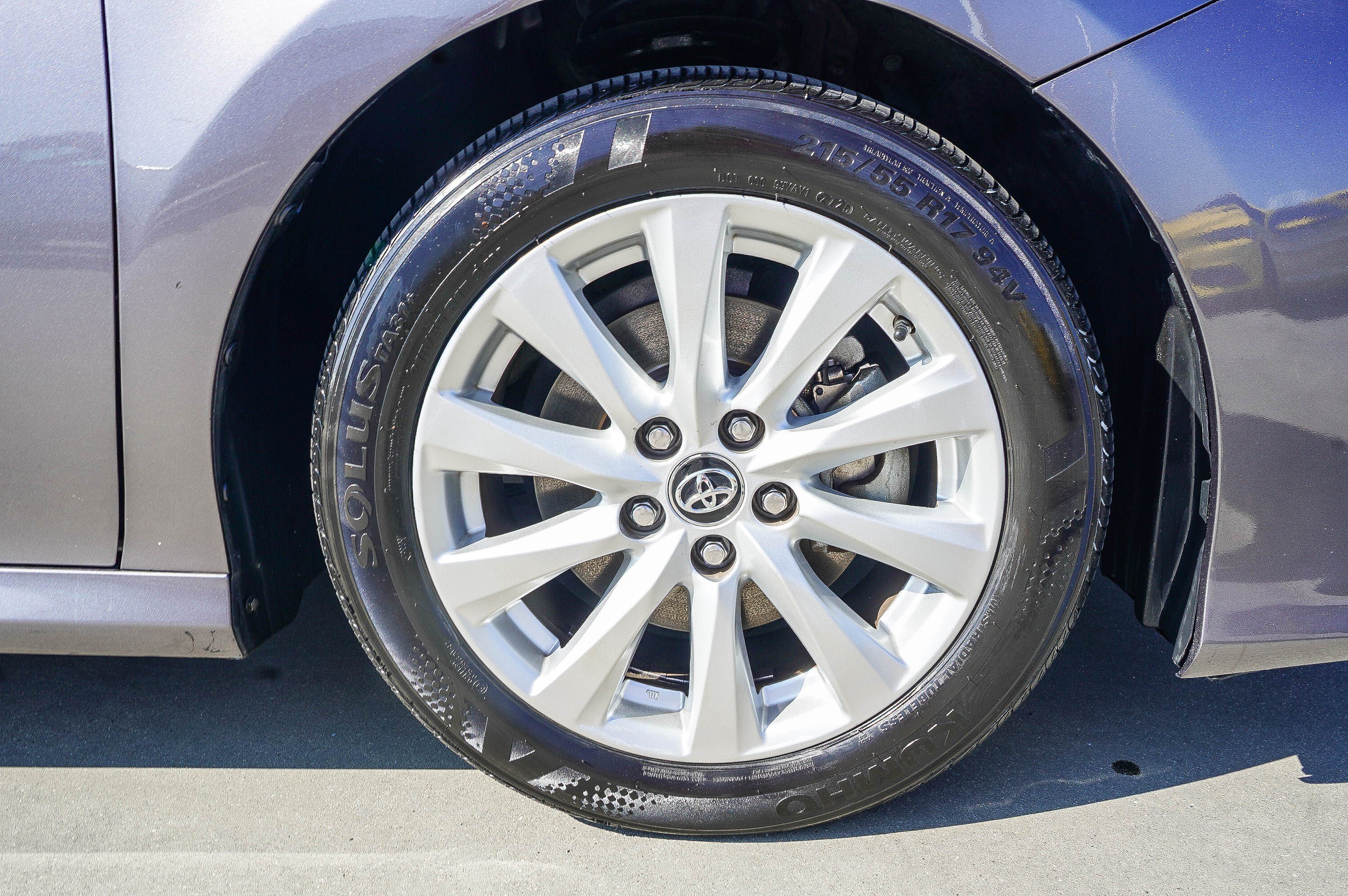 Used 2019 Toyota Camry LE w/ Carpet Mat Package FWD image 10