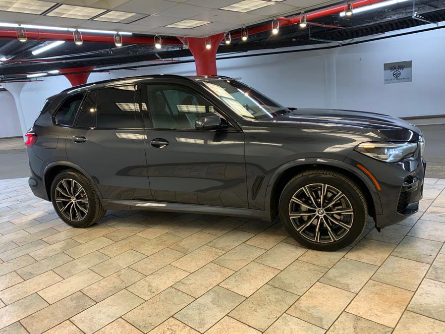 Used 2022 BMW X5 xDrive40i w/ M Sport Package image 4