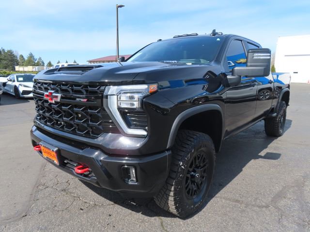 Used 2024 Chevrolet Silverado 2500 ZR2 w/ Technology Package image 3