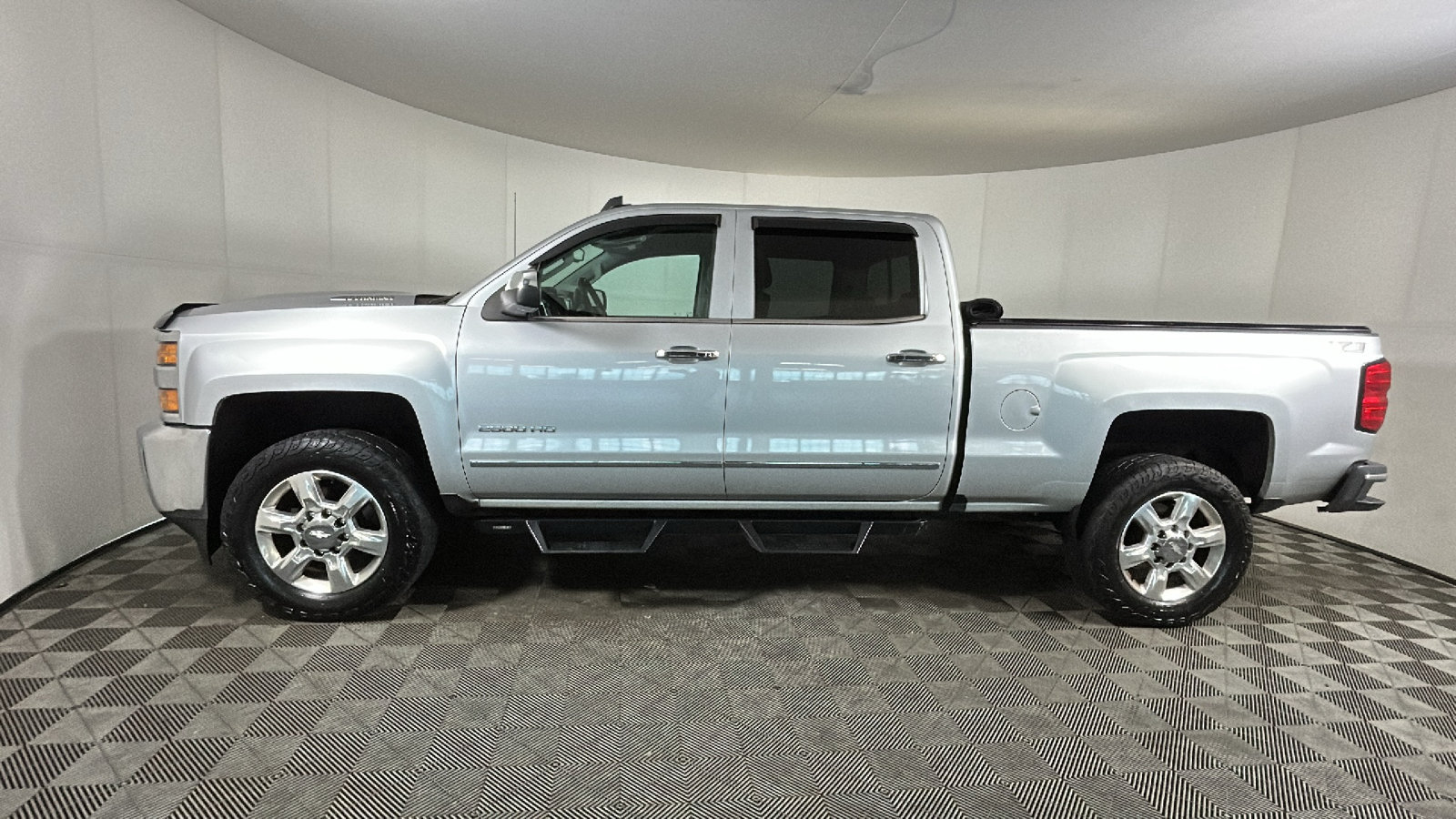 Used 2019 Chevrolet Silverado 2500 LTZ w/ Duramax Plus Package AWD/4WD image 7