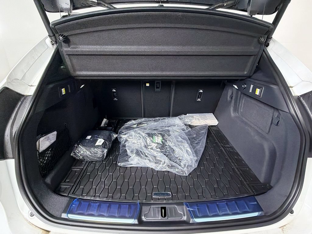 New 2026 Jaguar F-PACE R-Dynamic S AWD/4WD image 28