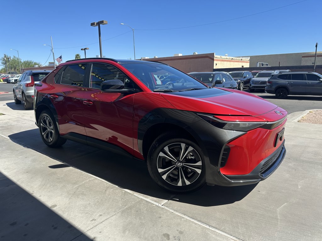 Used 2024 Toyota bZ4X XLE w/ Weather Package image 5