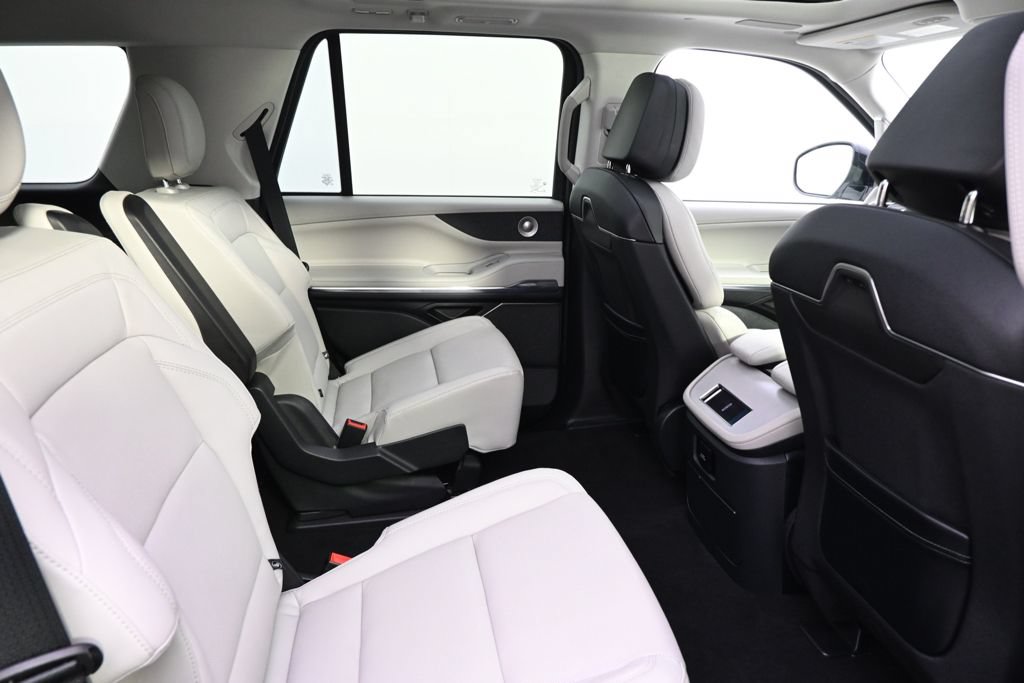 New 2026 Lincoln Navigator Reserve w/ Jet Appearance Package AWD/4WD image 18