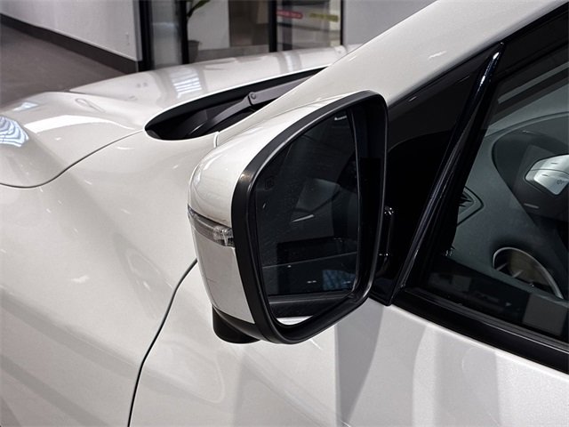 Used 2018 Nissan Pathfinder Platinum image 11