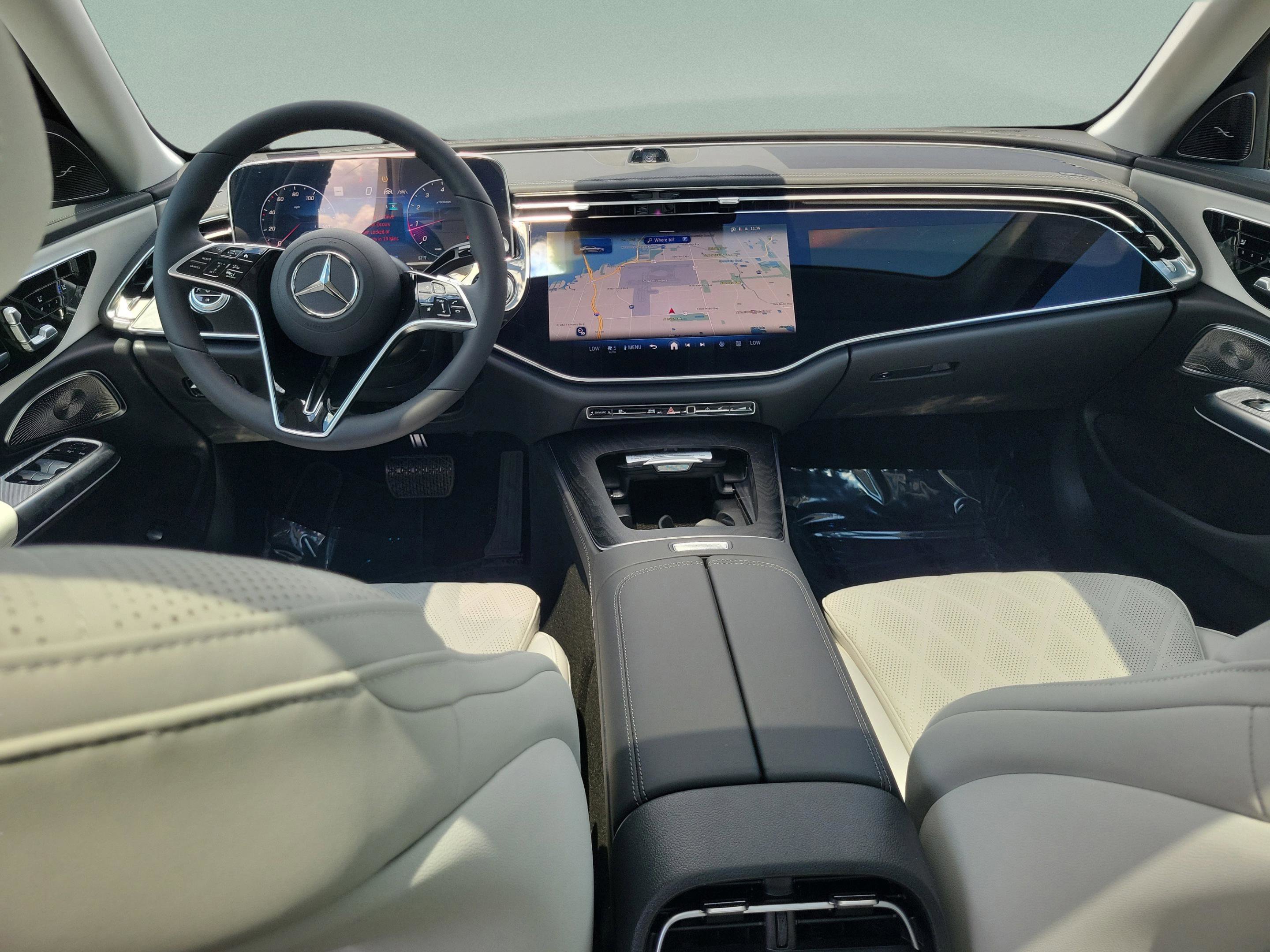 Used 2025 Mercedes-Benz GLC 350e 4MATIC image 9