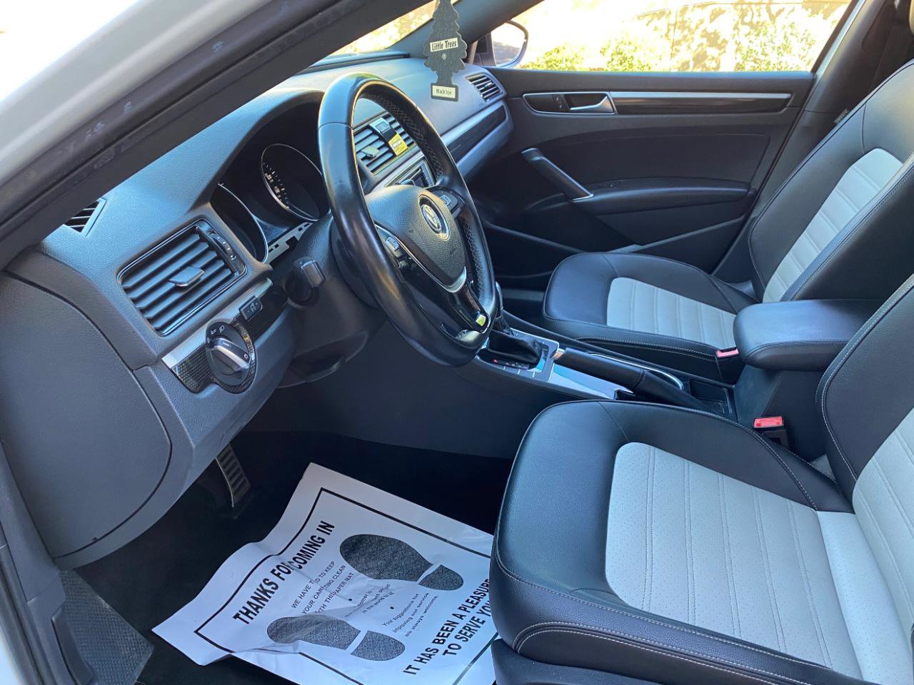 Used 2018 Volkswagen Passat GT FWD image 28