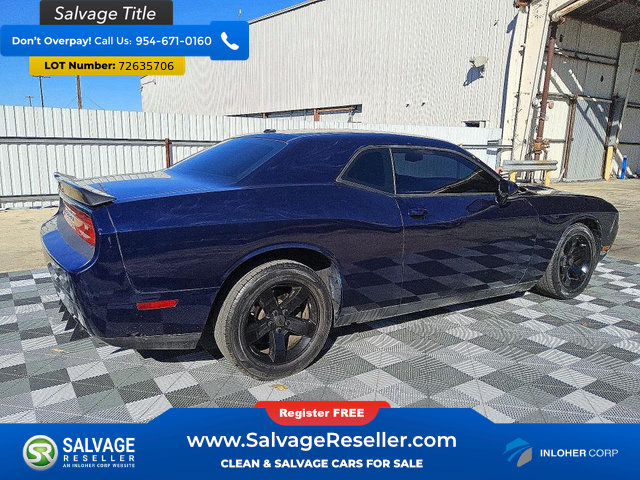Used 2014 Dodge Challenger SXT RWD image 4