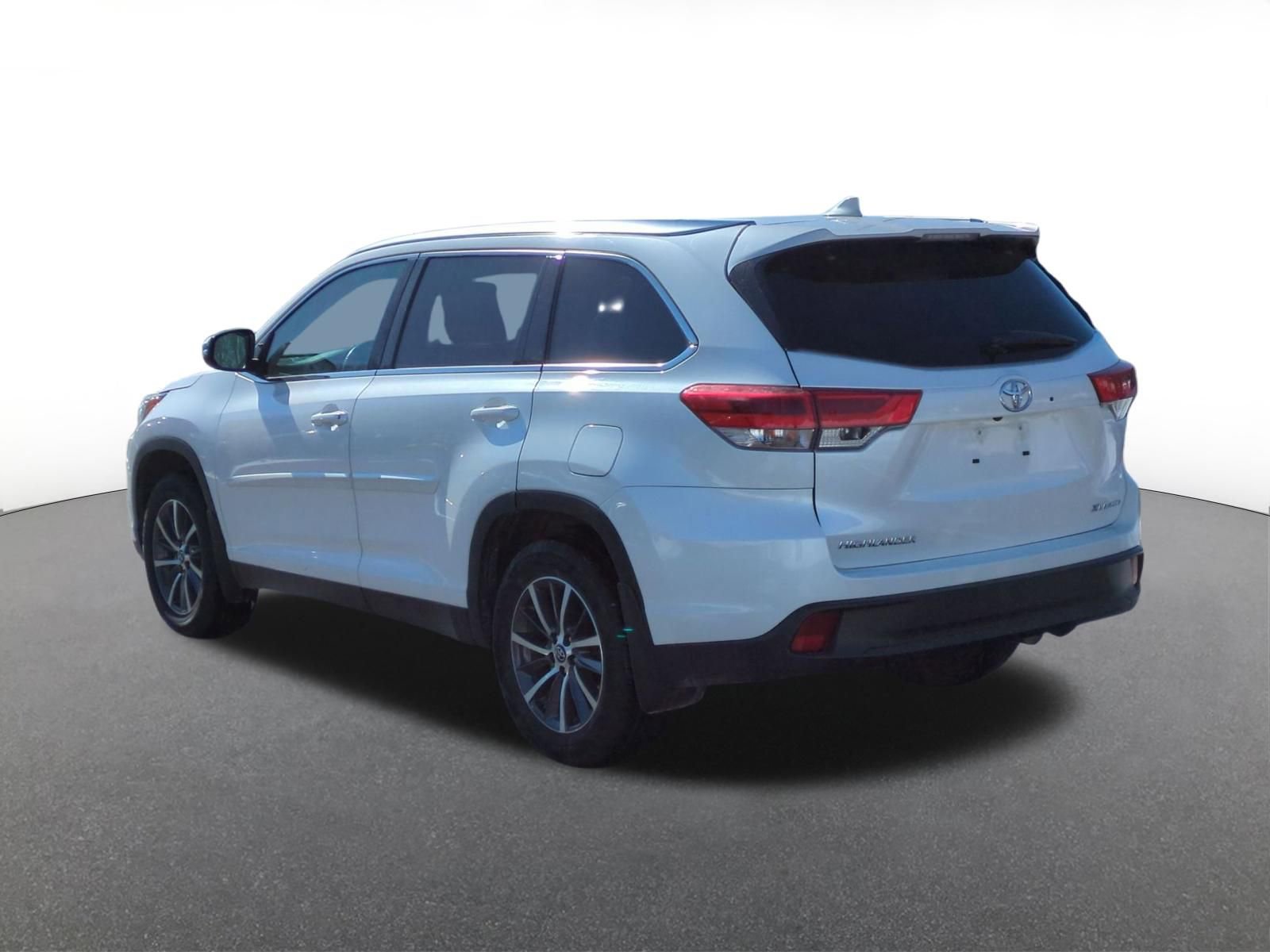 Used 2019 Toyota Highlander XLE image 5