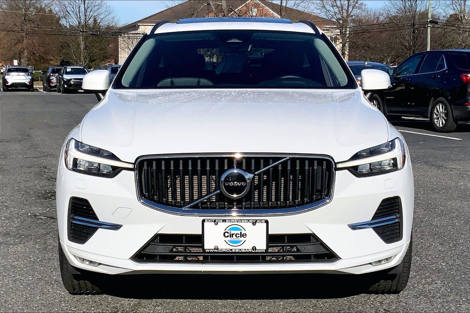Used 2022 Volvo XC60 B5 Momentum w/ Climate Package image 3
