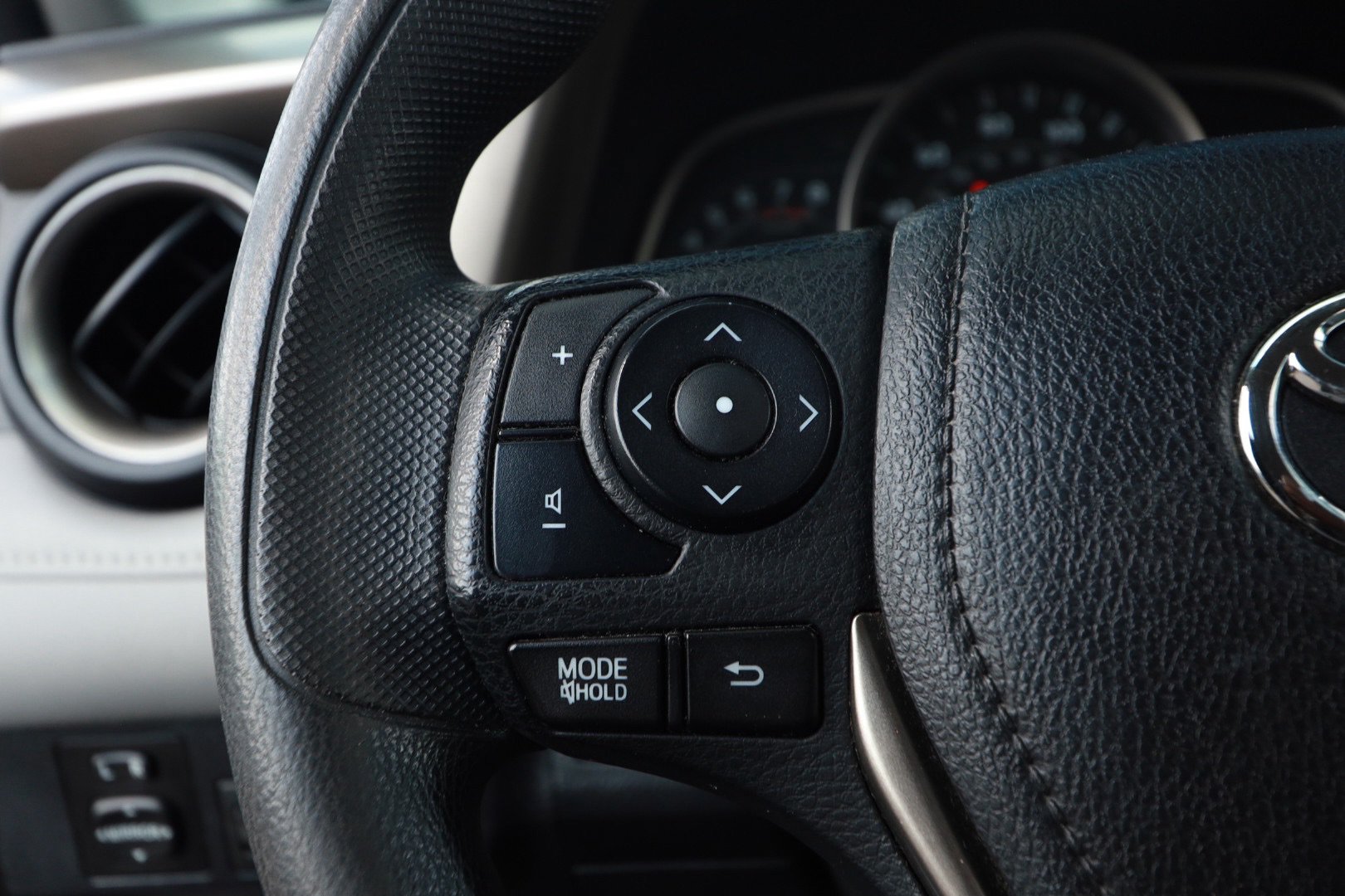 Used 2014 Toyota RAV4 XLE FWD image 10