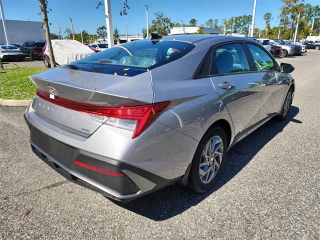 New 2025 Hyundai Elantra Blue image 3