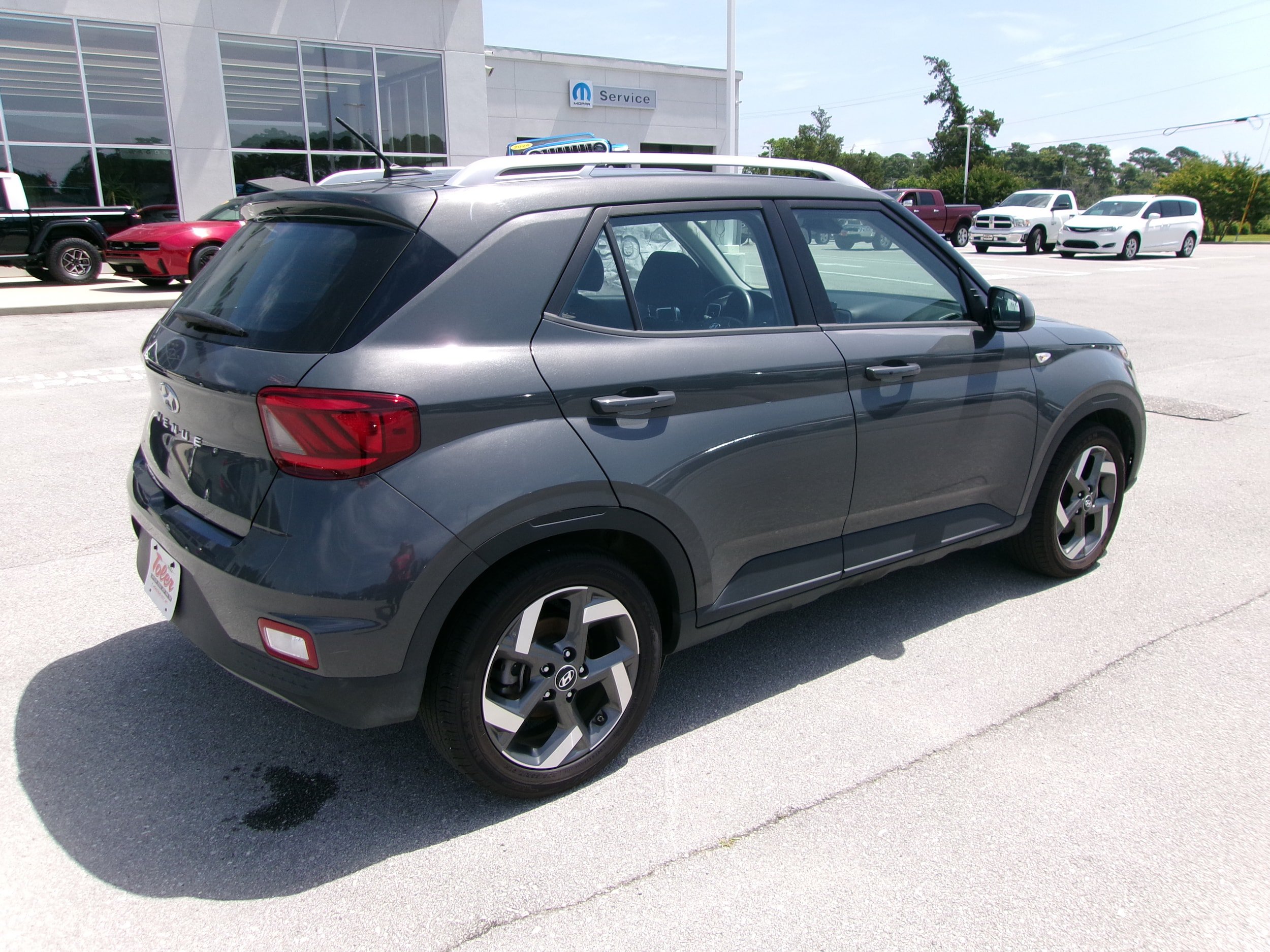 Used 2024 Hyundai Venue SEL FWD image 4