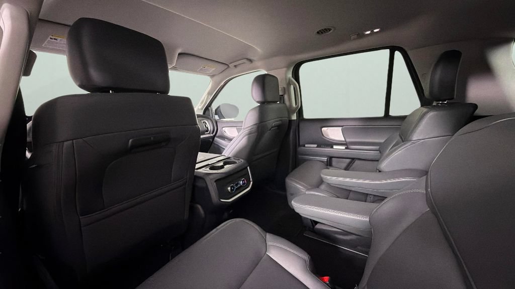 Used 2026 Ford Expedition Active RWD image 30