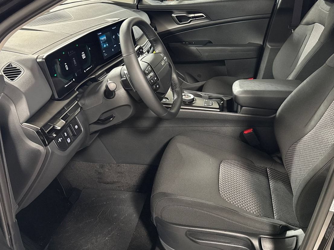 New 2026 Kia Sportage LX FWD image 3