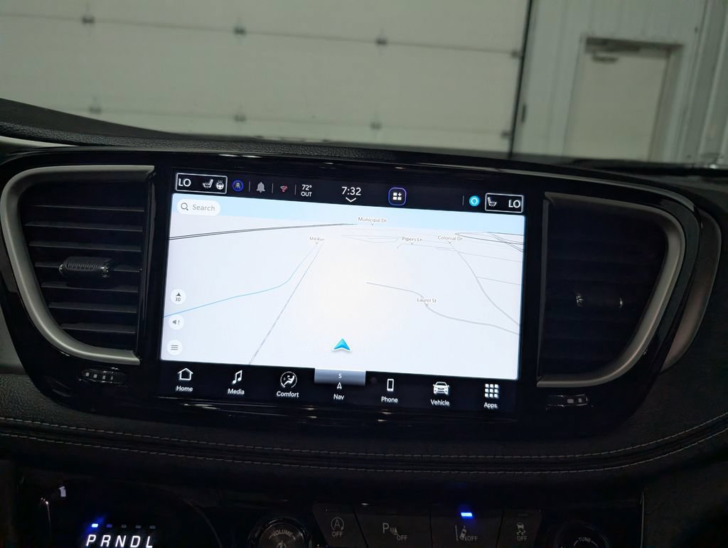 Used 2027 Chrysler Pacifica Limited FWD image 22