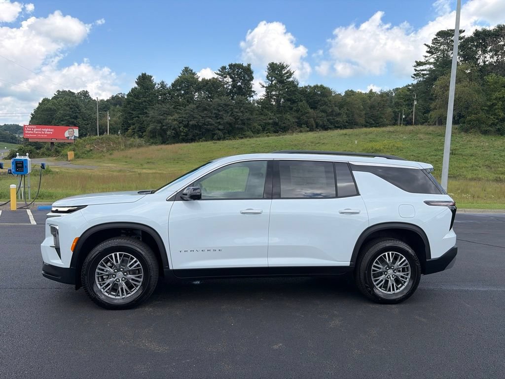 New 2026 Chevrolet Traverse LT w/ Driver Confidence Package AWD/4WD image 5