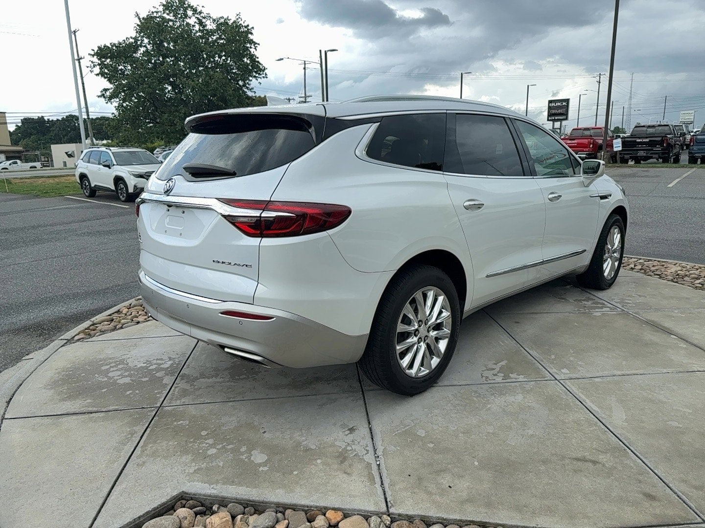 Used 2018 Buick Enclave Premium w/ Experience Buick Package FWD image 6