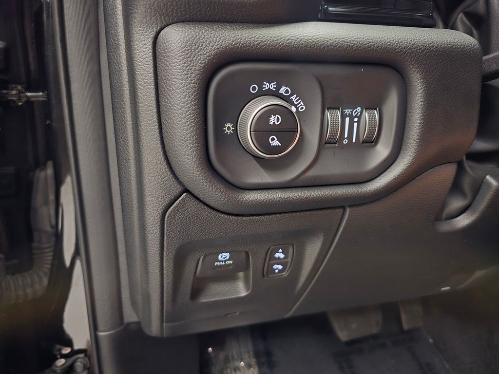 Used 2025 RAM 1500 Laramie w/ Night Edition AWD/4WD image 34