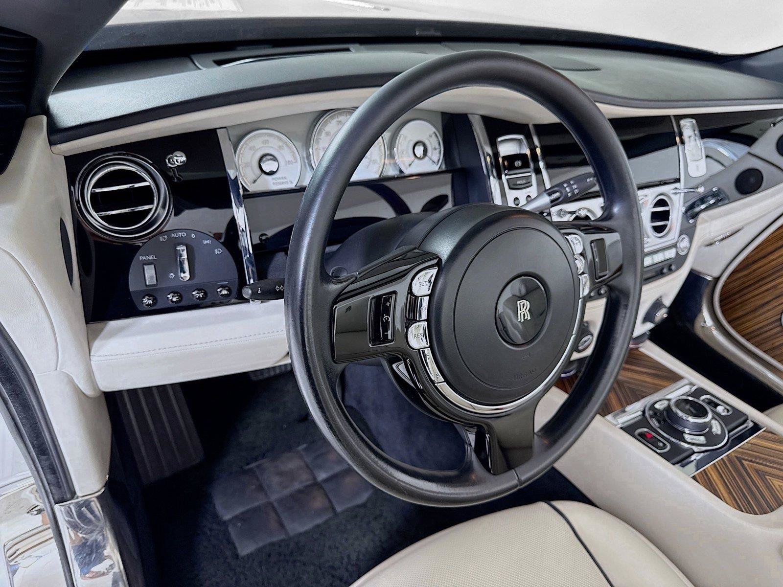 Used 2016 Rolls-Royce Dawn RWD image 18