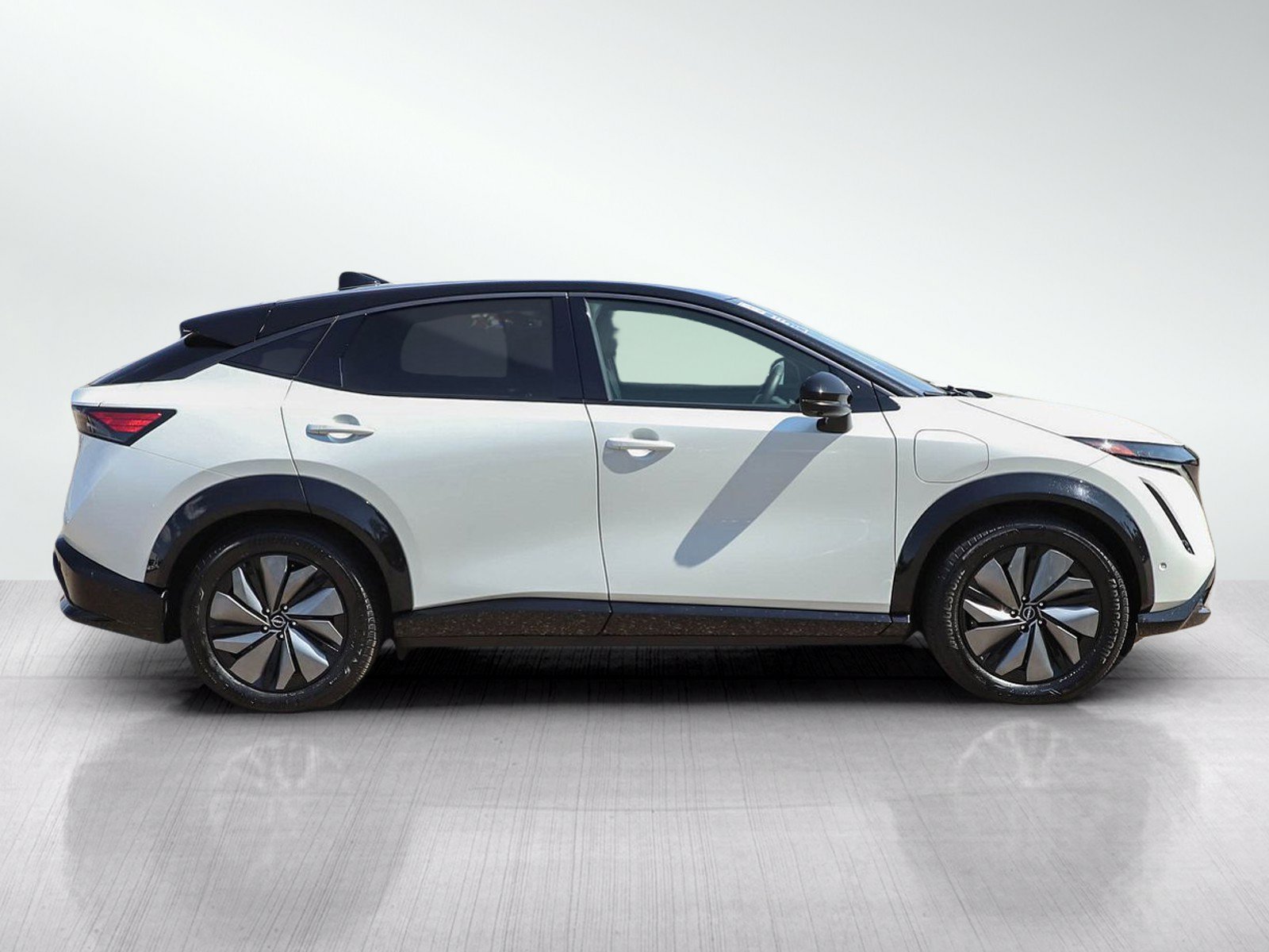 Used 2025 Nissan Ariya Platinum AWD/4WD image 6