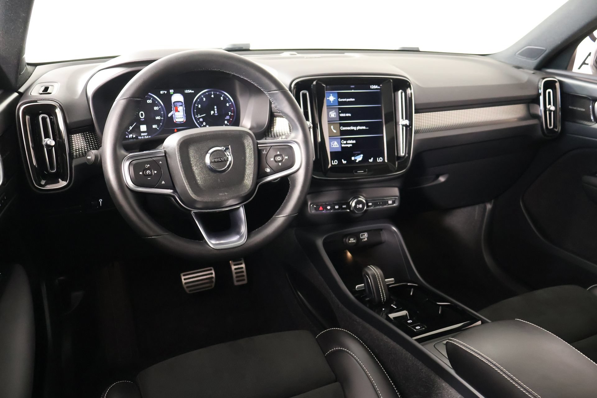 Used 2022 Volvo XC40 T5 R-Design w/ Advanced Package AWD/4WD image 2