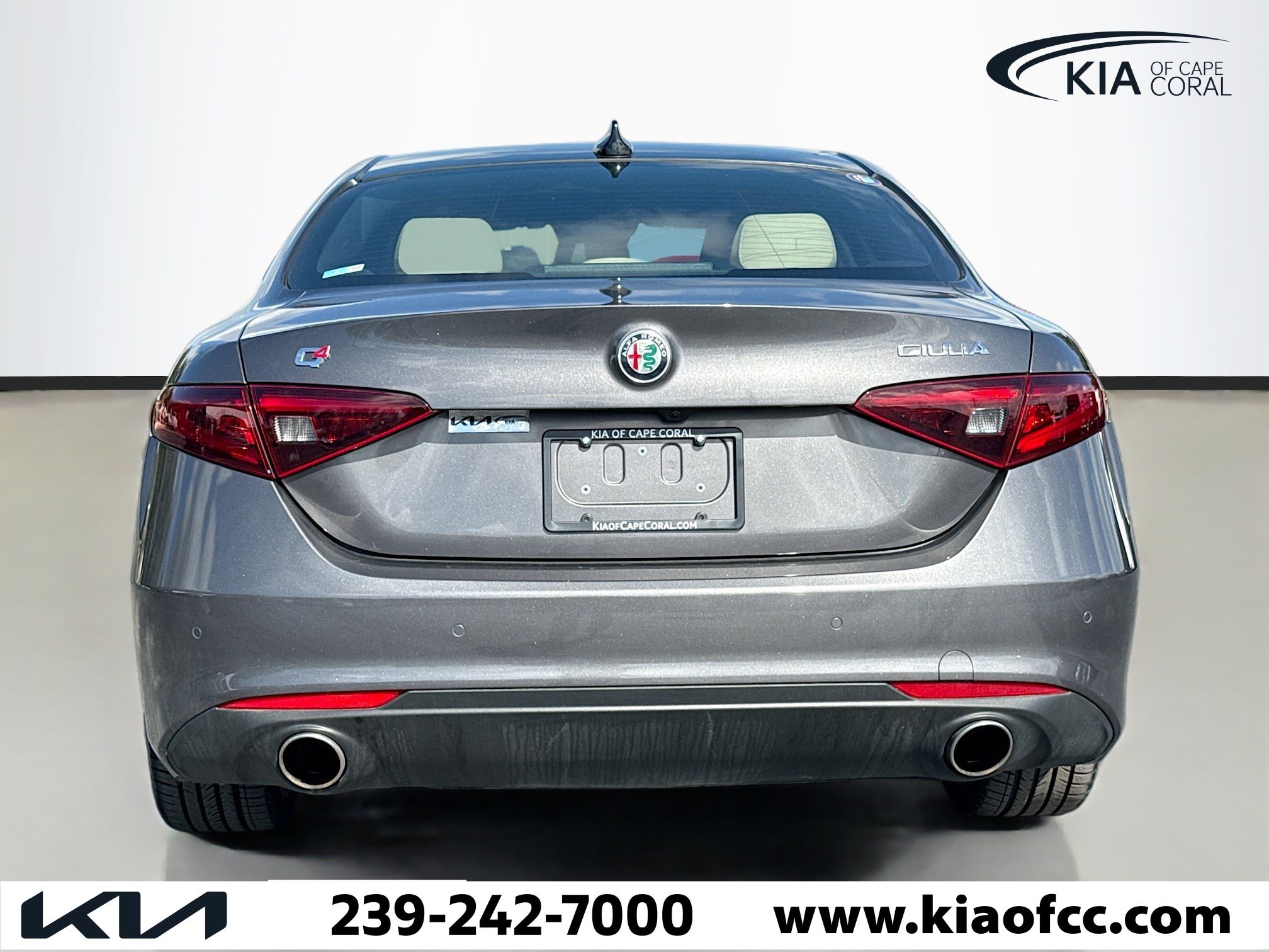 Used 2023 Alfa Romeo Giulia AWD w/ Quick Order Package 22X Lusso image 4