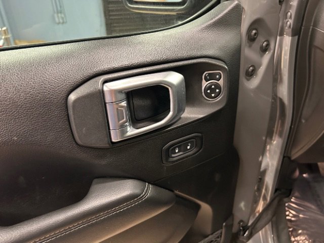 Used 2019 Jeep Wrangler Unlimited Sahara image 7