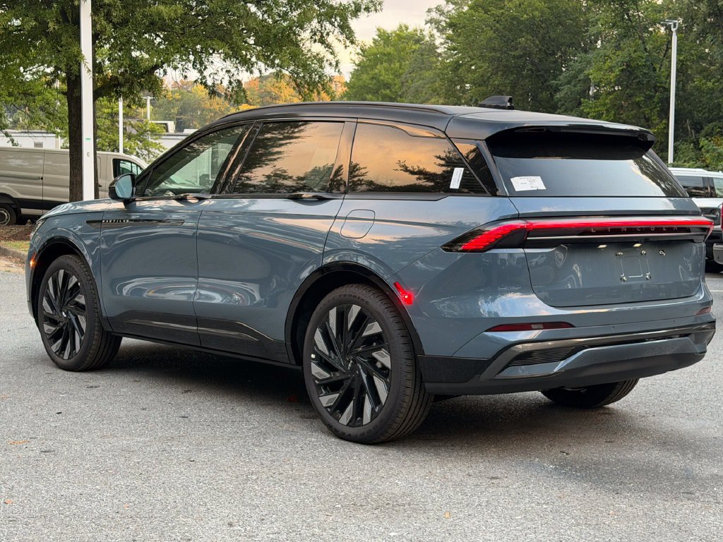 New 2026 Lincoln Nautilus Reserve w/ Jet Appearance Package AWD/4WD image 4