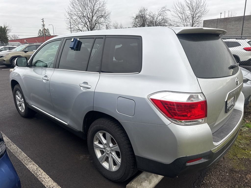 Used 2012 Toyota Highlander SE w/ Tow Pkg image 2
