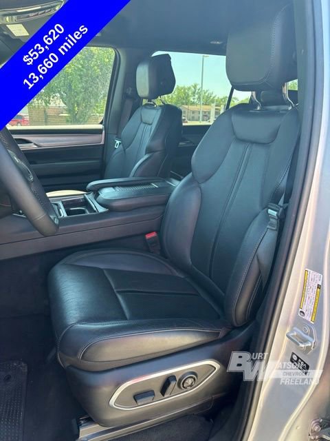 Used 2025 Jeep Wagoneer L Series II w/ 8-pass Seating Package AWD/4WD image 12