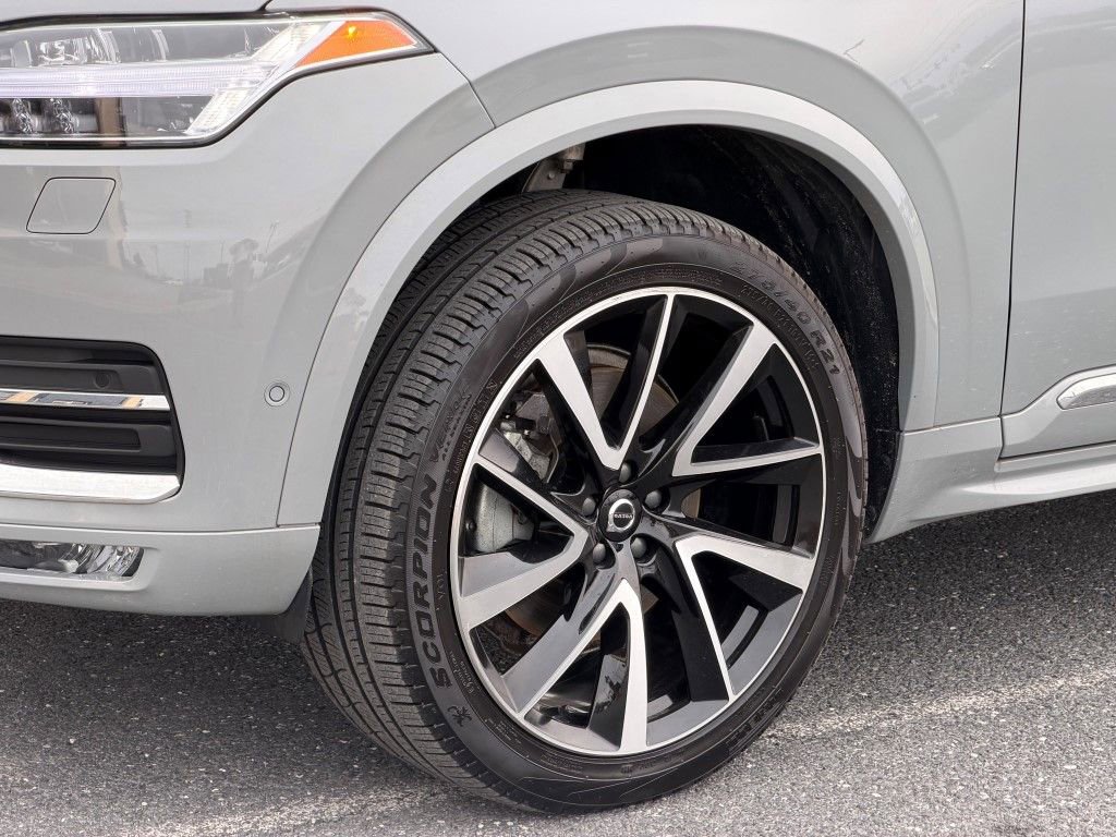 Certified 2025 Volvo XC90 B6 Plus image 8