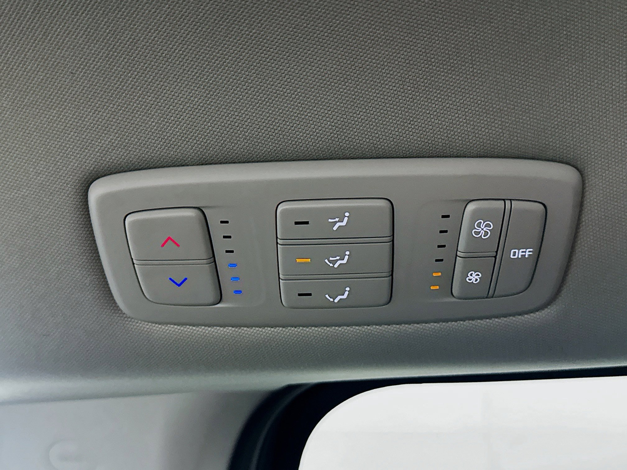 Used 2024 Kia Carnival LX image 26