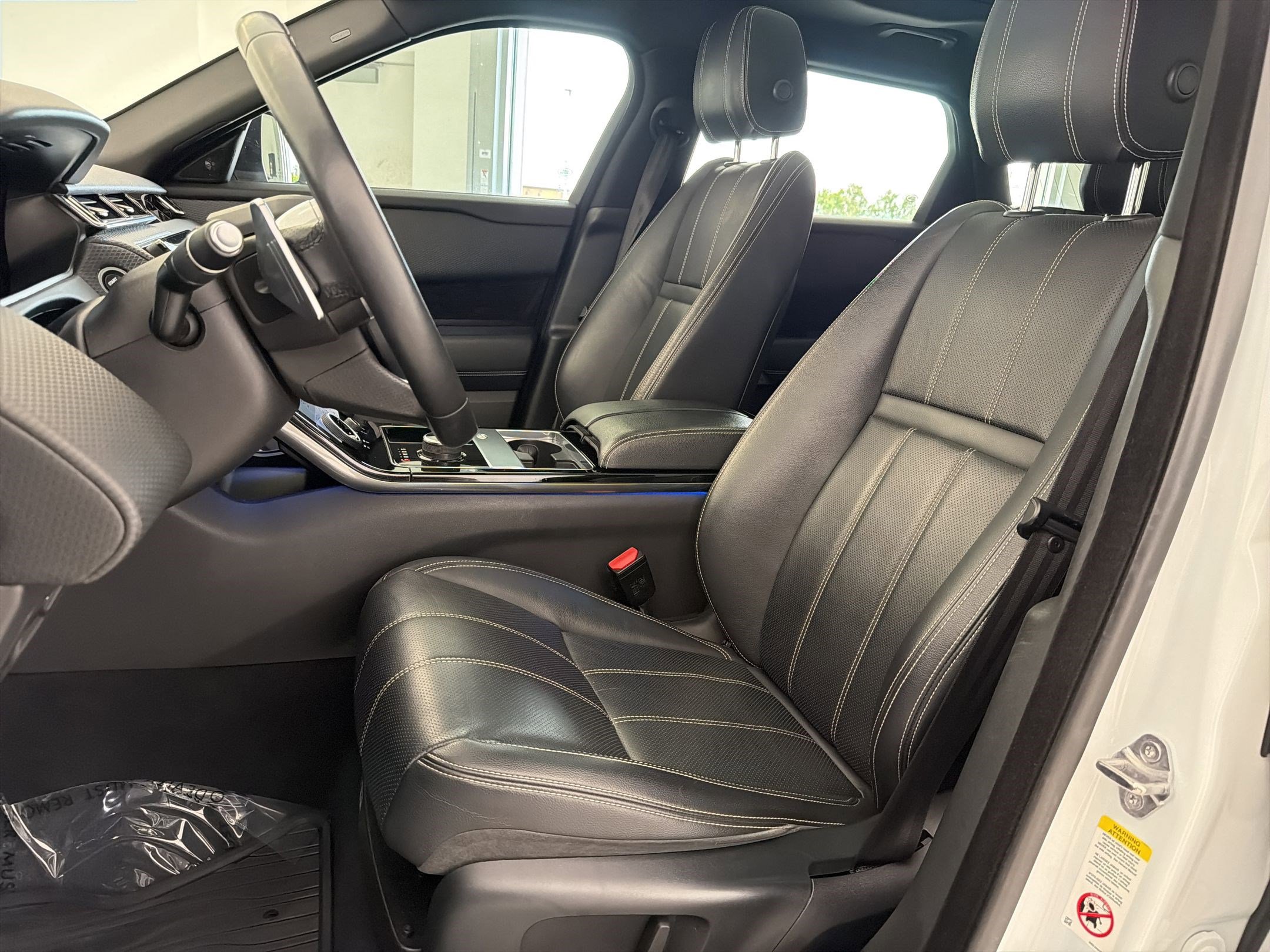 Used 2019 Land Rover Range Rover Velar R-Dynamic SE AWD/4WD image 5