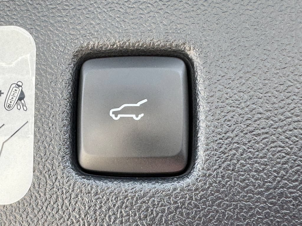 Used 2020 Ford Escape SEL FWD image 33