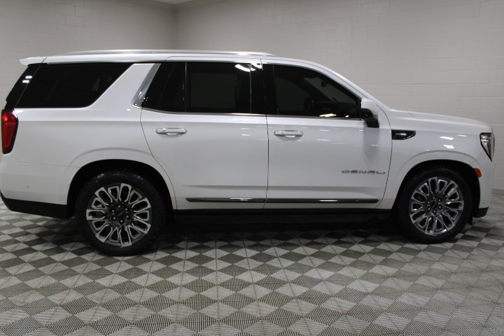 Used 2023 GMC Yukon Denali Ultimate AWD/4WD image 13