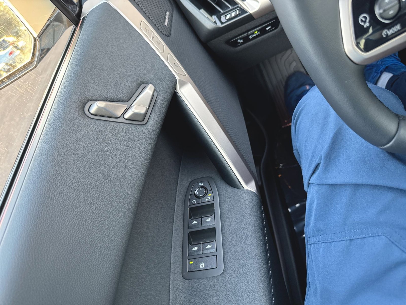 New 2026 BMW iX xDrive45 image 9
