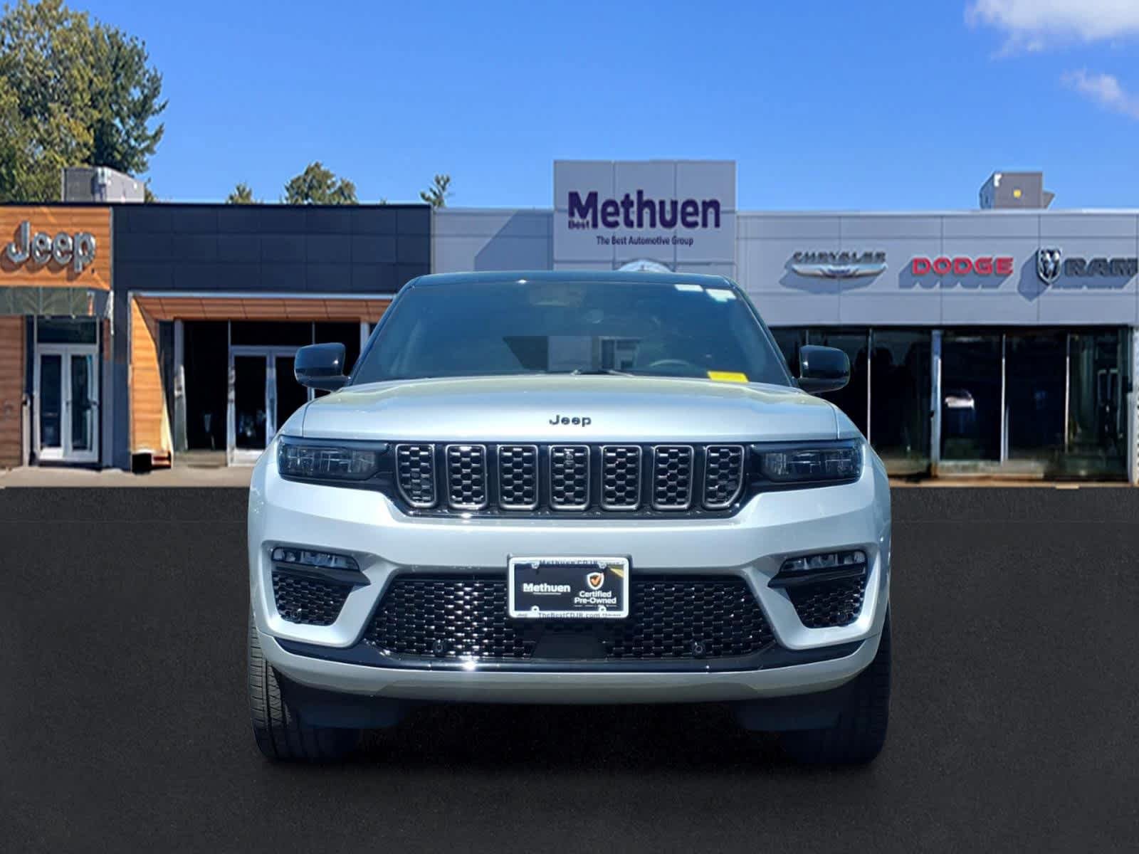 Used 2025 Jeep Grand Cherokee Summit w/ Obsidian Package AWD/4WD image 10
