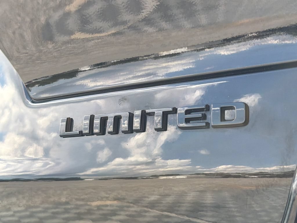 Used 2024 Jeep Grand Cherokee L Limited w/ Black Appearance Package AWD/4WD image 19